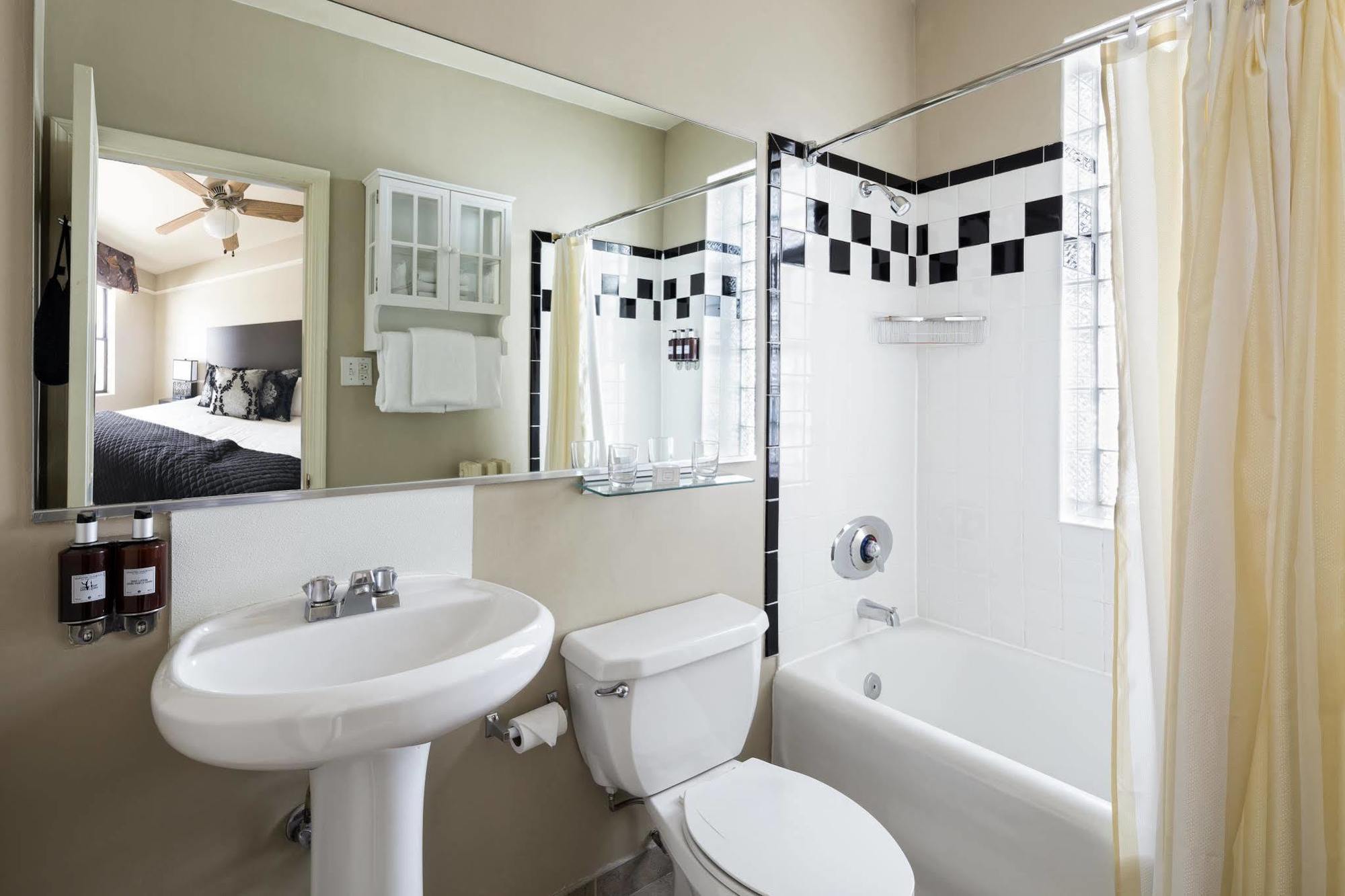 City Suites Hotel Чикаго Экстерьер фото